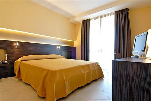 Rosso Frizzante Hotel Sorbara Kültér fotó