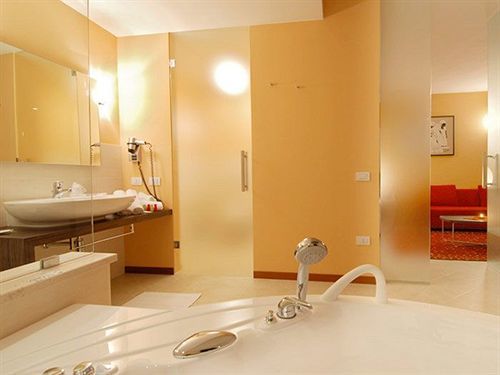 Rosso Frizzante Hotel Sorbara Kültér fotó